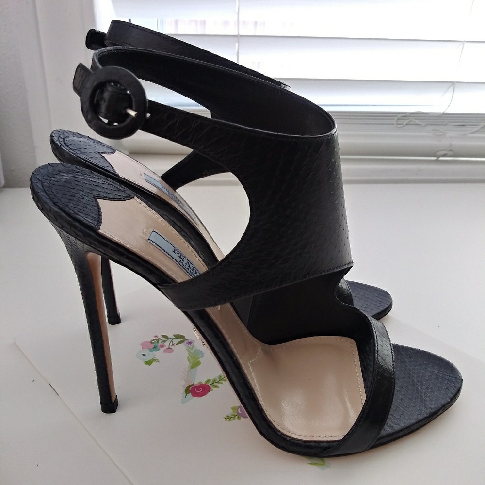 NWOT Authentic PRADA Leather heels. - Picture 8 of 8
